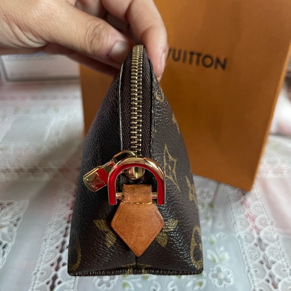 Authentic Louis Vuitton cosmetic pouch pm - Picture 8 of 9